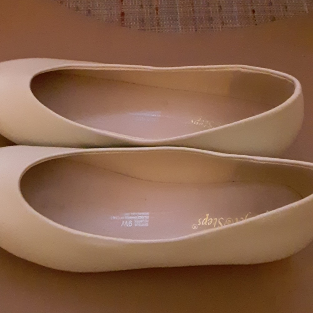 shoes - Picture 2 of 3
